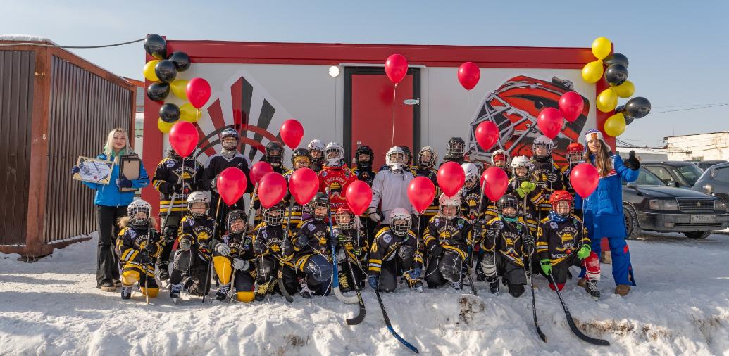 ГК «Подрядчик» подарила новую раздевалку детской секции хоккея